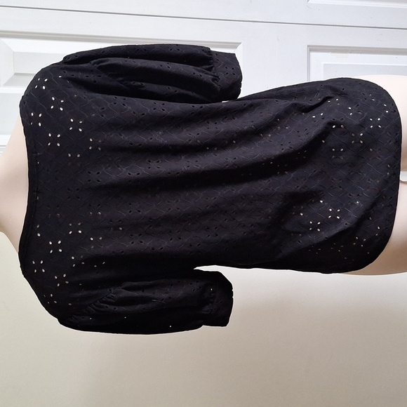 3/$20 Kim & Cami Black Eyelet Blouse Size Large - Picture 3 of 7